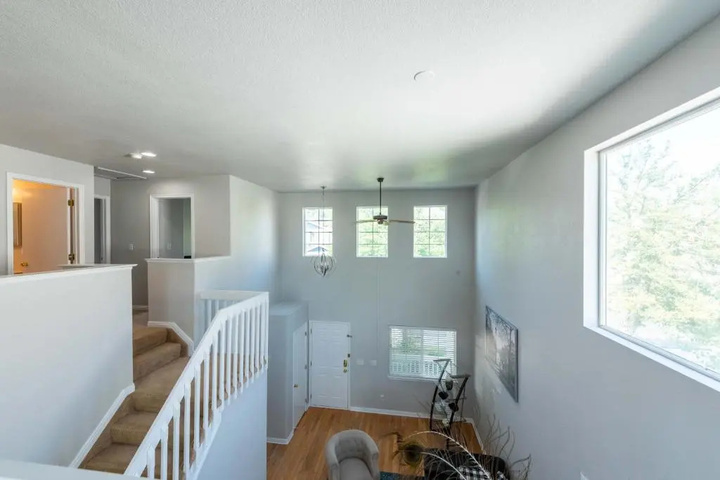 Photo of Spacious 4 bedroom 3.5 bathroom residential property