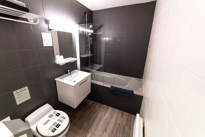 Room 17 of 26