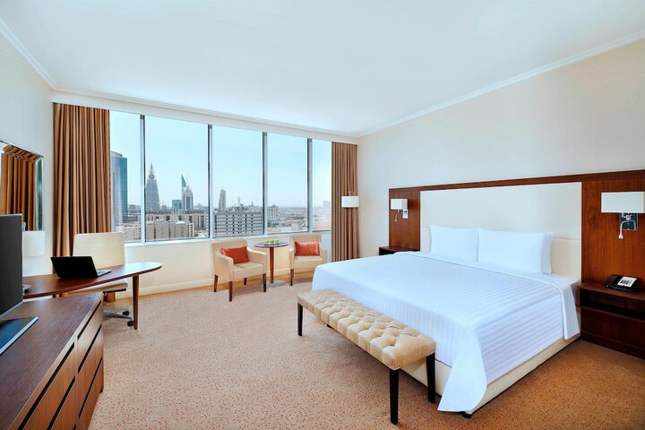 Room 13 of 70