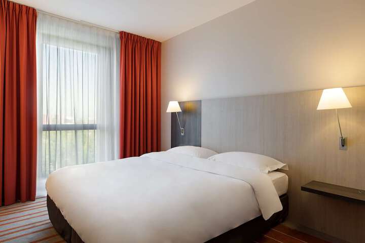 Room 12 of 25
