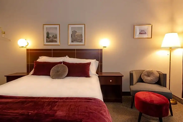 Room 2 of 8
