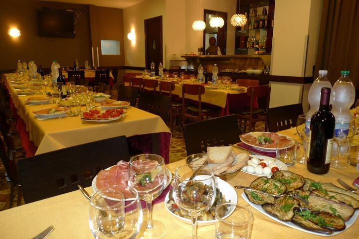 Dining 25 of 60