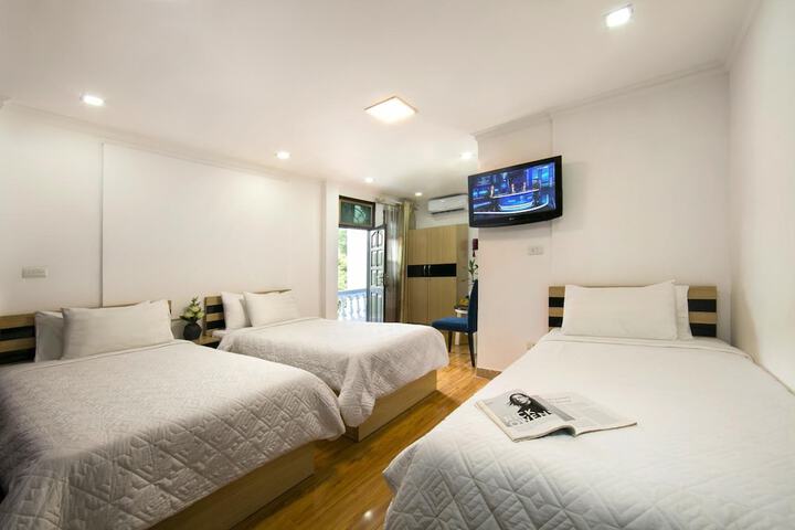 Room 13 of 20