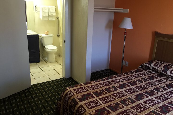 2 Queen Beds (18 of 22)