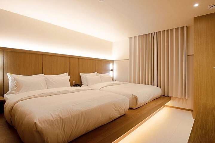 Room 32 of 74