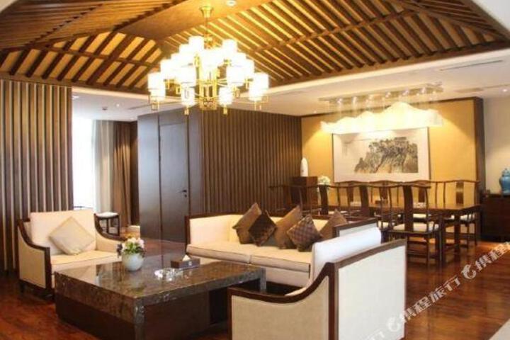 Hentique Maoshan Retreat