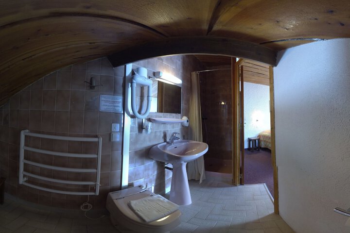 Room 46 of 60