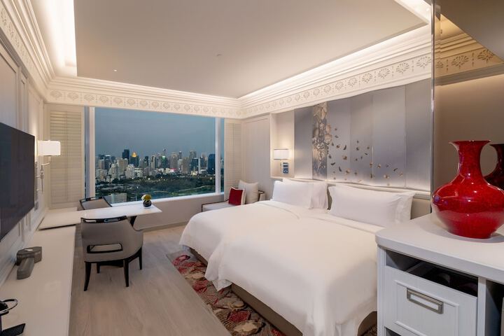 Room 6 of 100