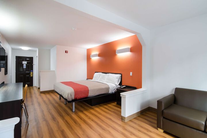 Room 7 of 32