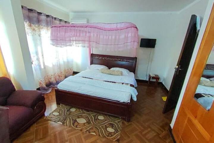 Room 8 of 82