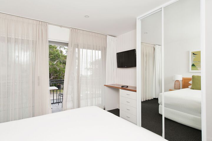Room 10 of 99