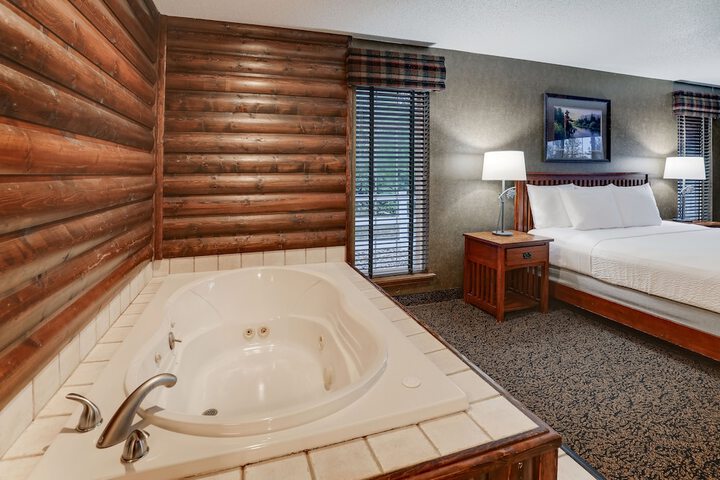 Private spa tub