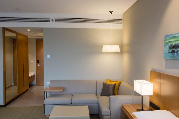 Room 5 of 32