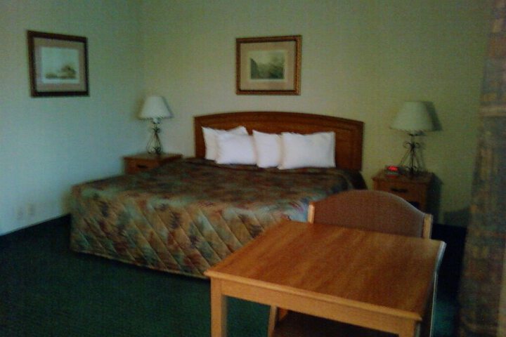 1 King Bed (6 of 15)