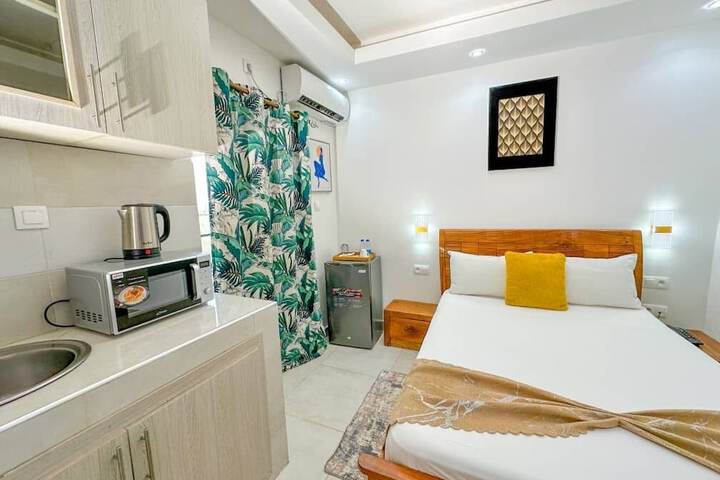 Room 4 of 5