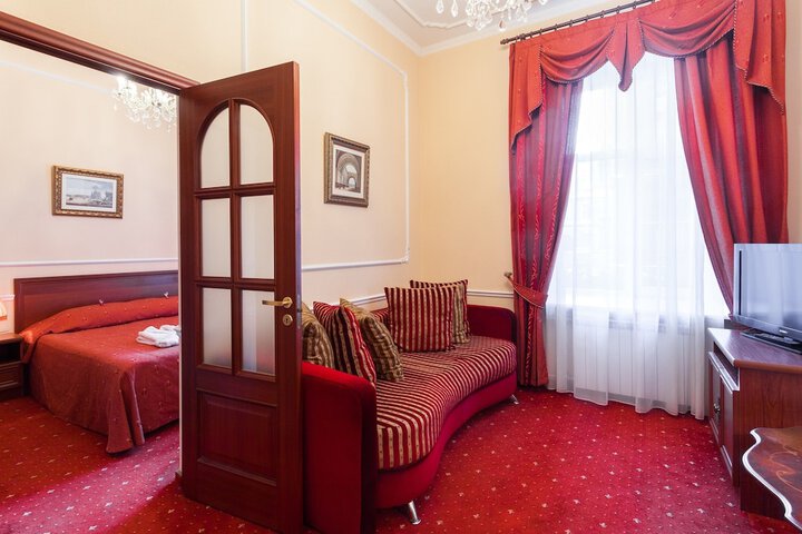 Room 6 of 34