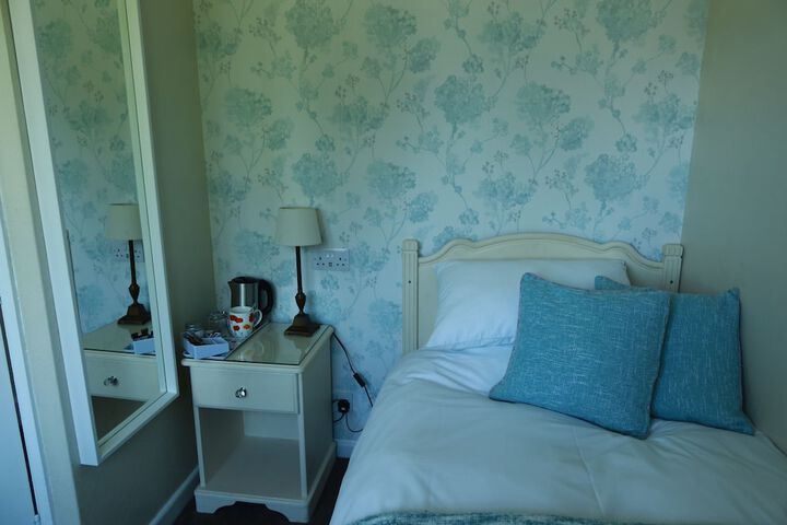 Room 9 of 28