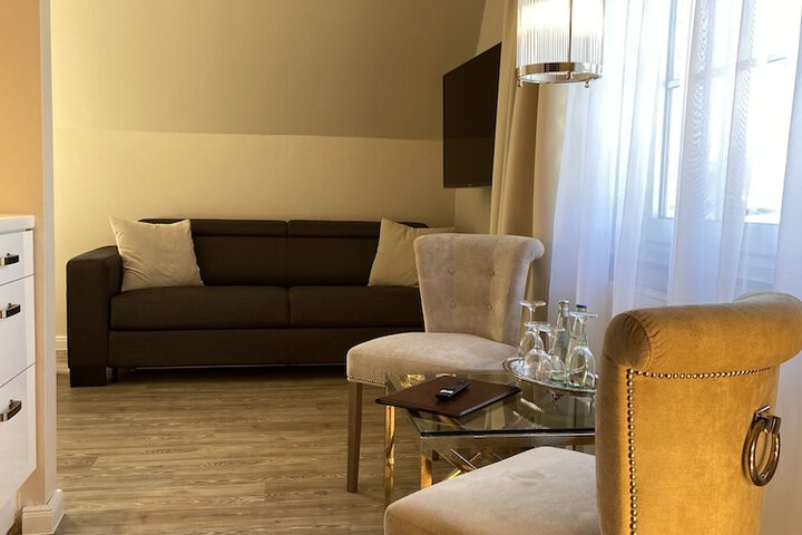 Room 32 of 70