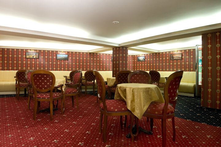 Lounge 40 of 42