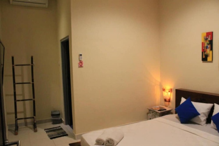 Room 10 of 27