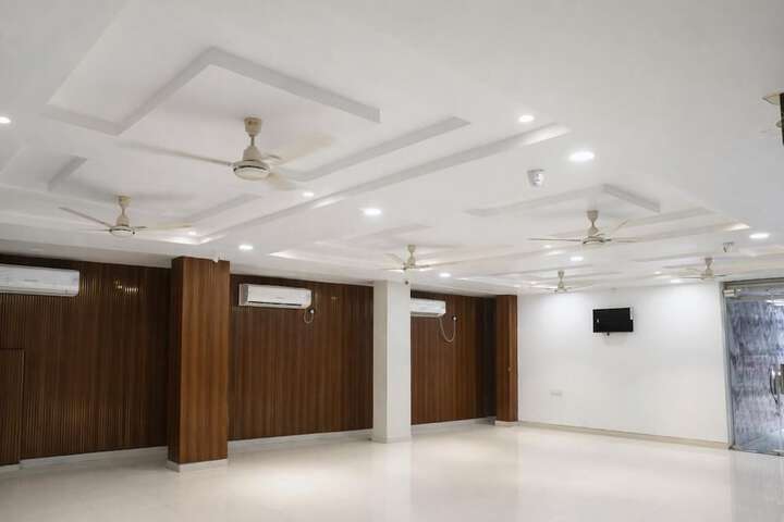 Ballroom/Hall 31 of 38