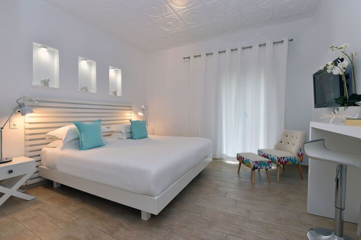 Room 32 of 65