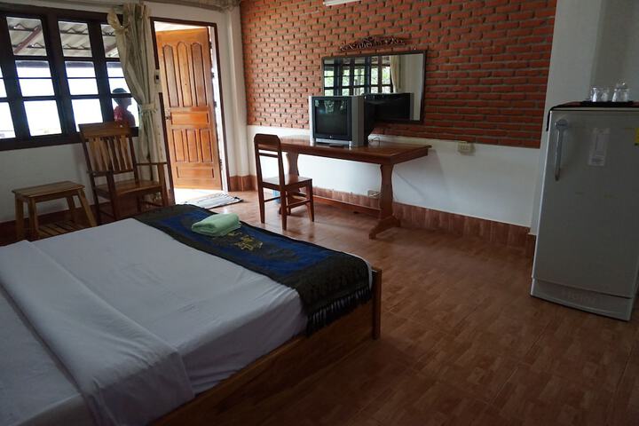 Room 10 of 28