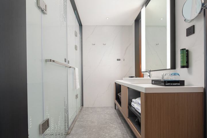 Room 13 of 25