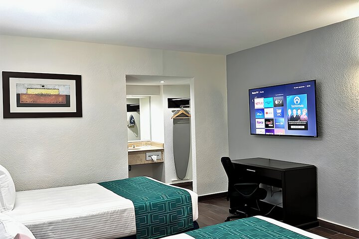 Room 13 of 215