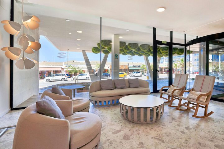 Entrance & Lobby