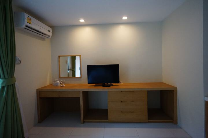Room 21 of 40