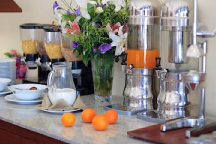 Breakfast/Coffee Service 64 of 93