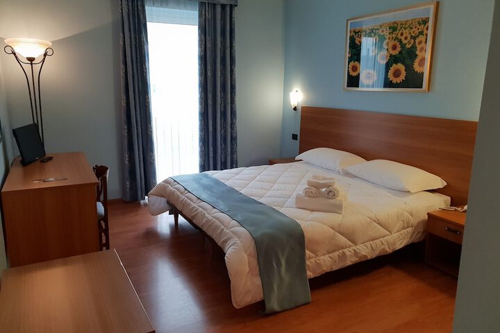Room 5 of 40