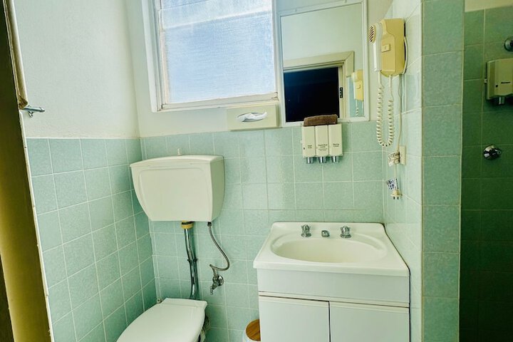 Room 32 of 42