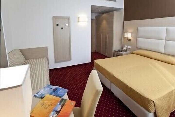 Room 10 of 41