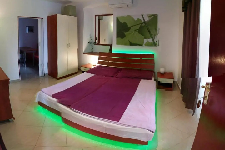 Room 4 of 23