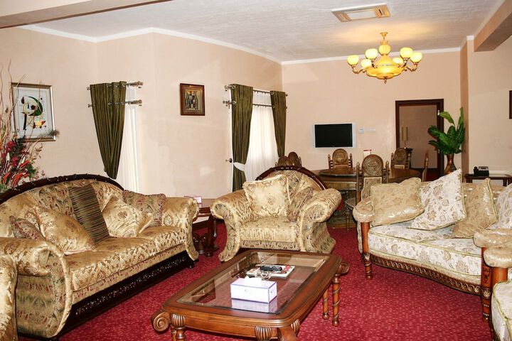 Room 13 of 66