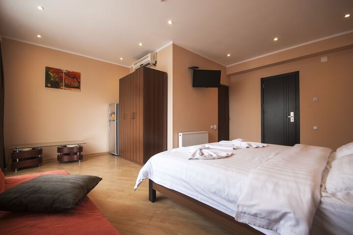 Room 9 of 63
