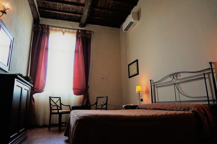 Room 11 of 85