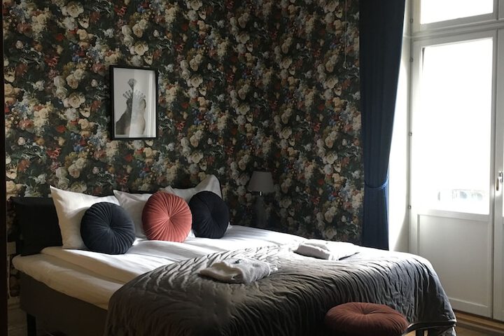 Room 16 of 36