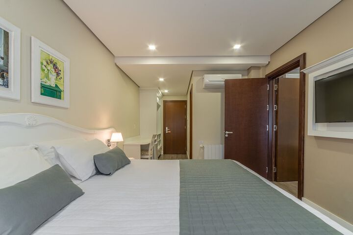 Room 33 of 123