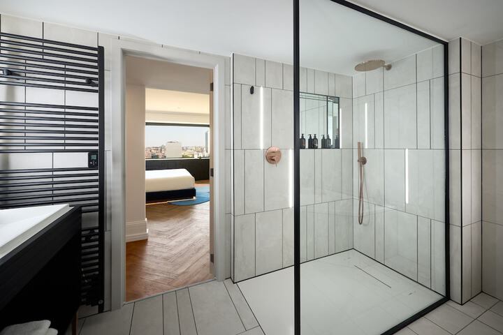 Room 46 of 109