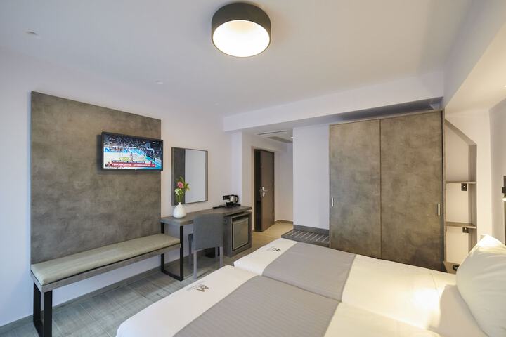 Room 20 of 37