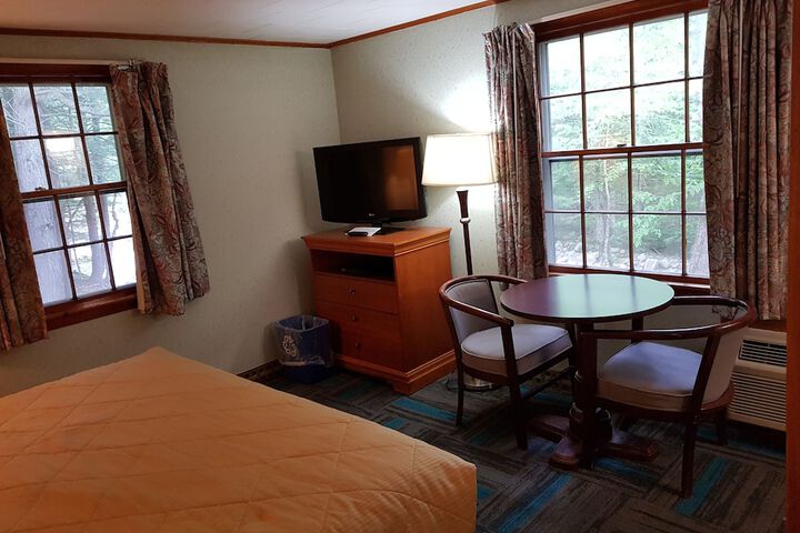 Basic King Bed (5 of 6)