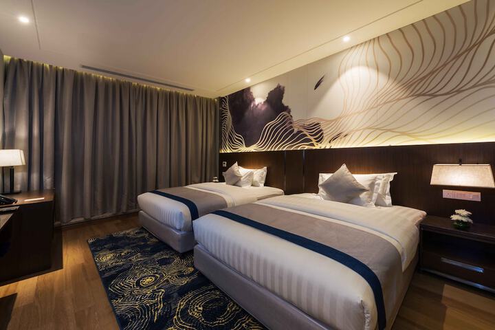 Room 10 of 28