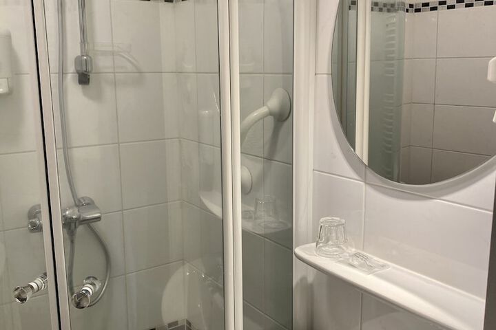Room 15 of 71