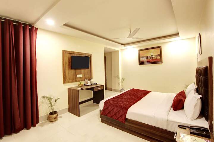 Room 8 of 14