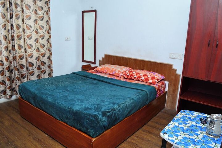 Room 6 of 15