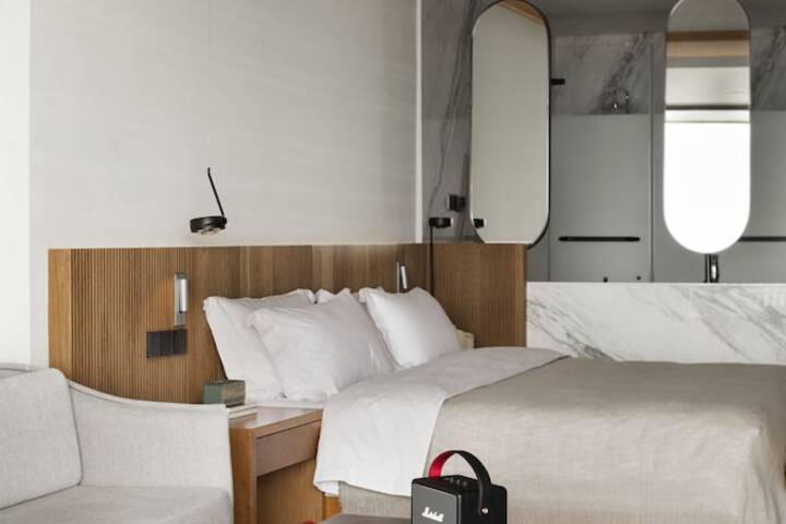 Room 78 of 182