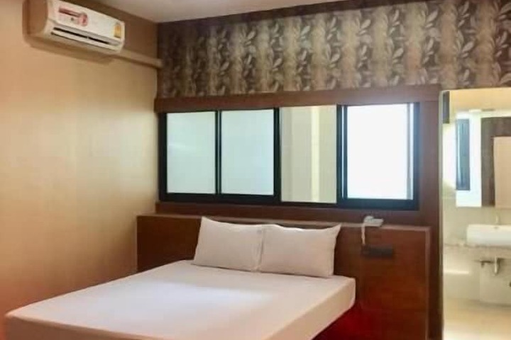 Room 12 of 19